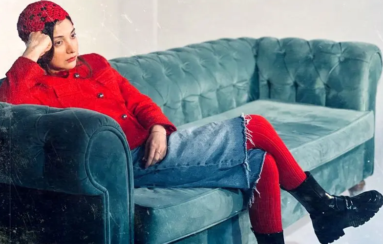 روشنک گرامی با نگاهی افسرده و تیپی جلف جلب توجه کرد!