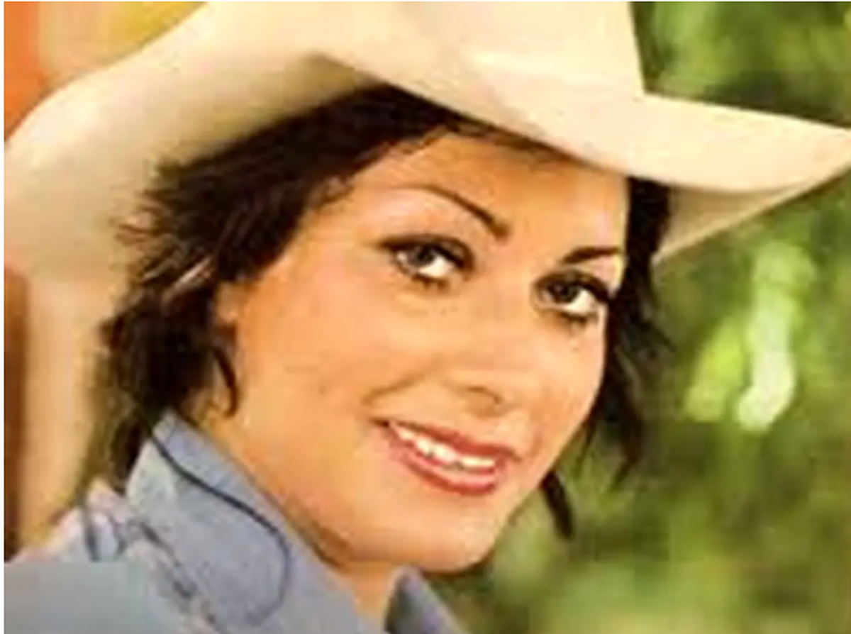 تغییرات چشمگیر خواننده و بازیگر زن قبل انقلاب در میانسالی