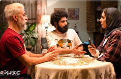 شنای بیژن بنفشه‌خواه با لَنگ حمام در غار نمکی+عکس