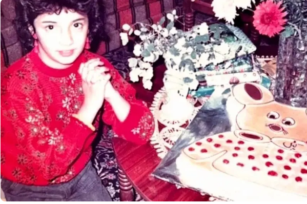 شبنم قلی خانی در کودکی؛ با تم تولدهای دهه شصتی شبنم قلی خانی در کودکی؛ با تم تولدهای دهه شصتی
