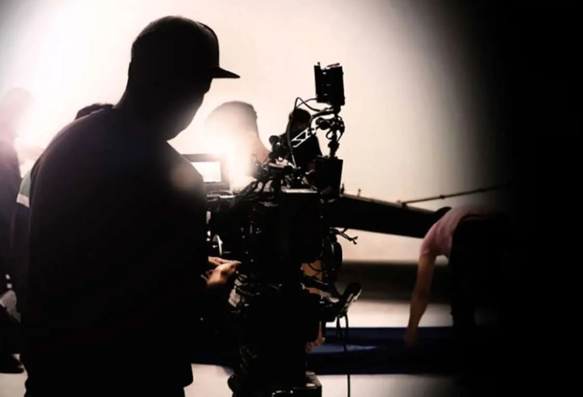 همسر کارگردان معروف دزد طلا از آب درآمد!