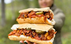 درست کردن یک سانودیچ سوسیس بندری تپل؛ به سبک فست فودی ها!