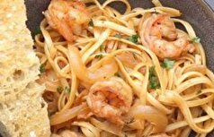 این پاستای میگو با طعم لیمو و پاپریکا را سه سوته برای شام آماده کنید