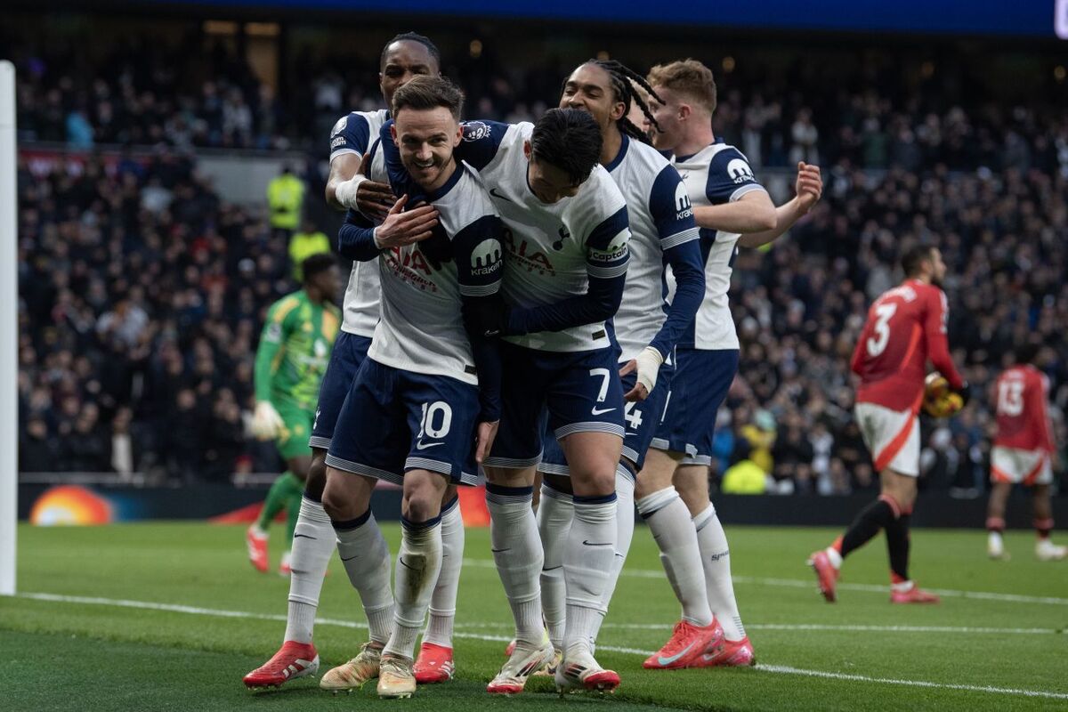 تروی پاروت، بازیکن تیم آلکمار، می‌تواند با مبلغ ۳۵ میلیون یورو به تاتنهام بازگردد