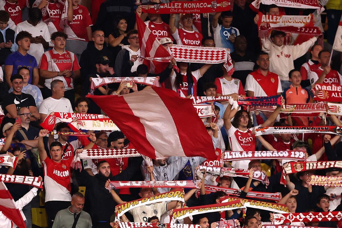 «اشتباهات روی هم انباشته می‌شدند. باشگاه در حال غرق شدن است.» هواداران موناکو از مدیریت تیم انتقاد کردند