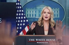 گزارش‌های رسانه‌ای حاکی از آن است که یکی از بستگان سخنگوی کاخ سفید پس از بازداشت توسط مقامات مهاجرتی، با قرار وثیقه آزاد شده است