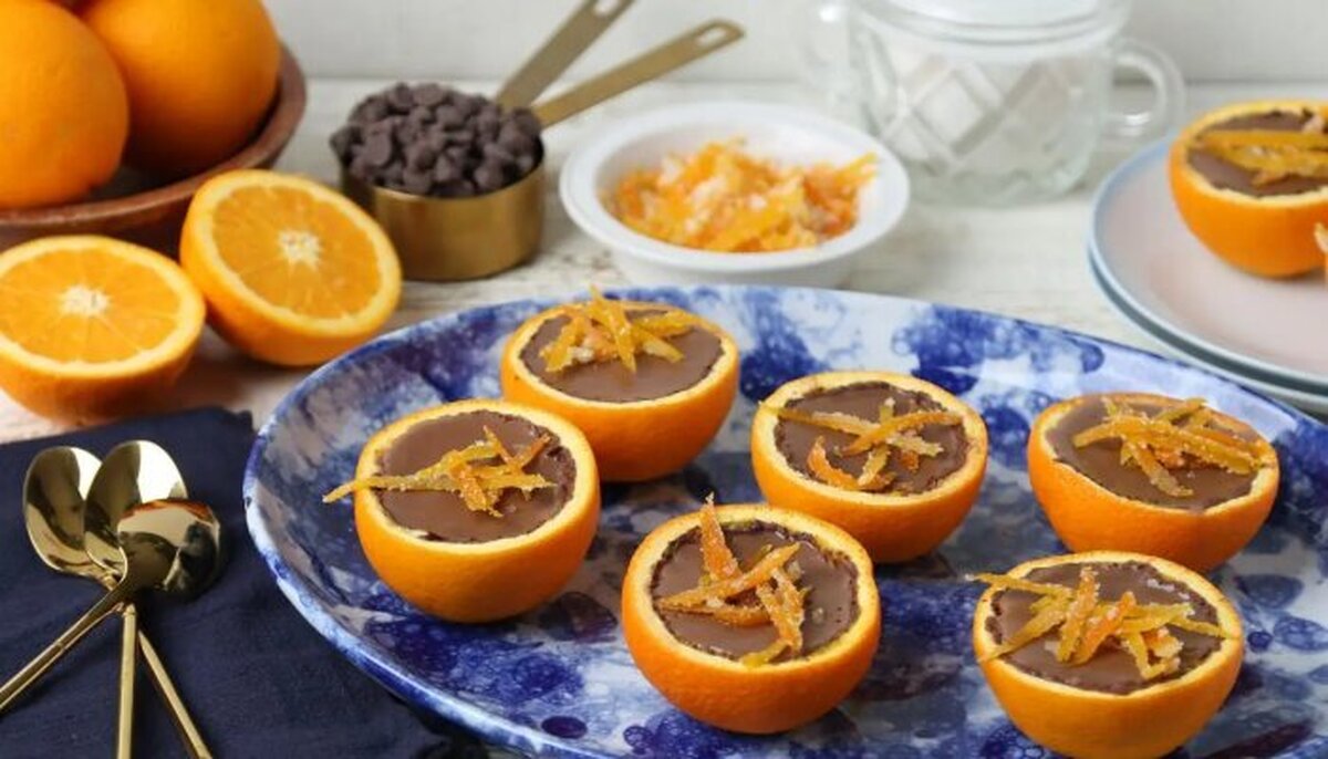 رسپی پاناکوتا پرتقال و شکلات؛ یک دسر میوه‌ای شکلاتی خوش رنگ و لعاب