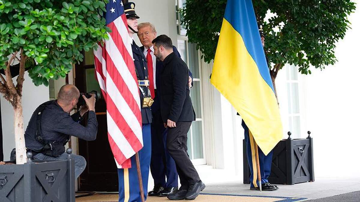 آکسیوس گزارش داد که ایالات متحده زلنسکی را برای موافقت با طرح صلح تحت فشار قرار داده است.