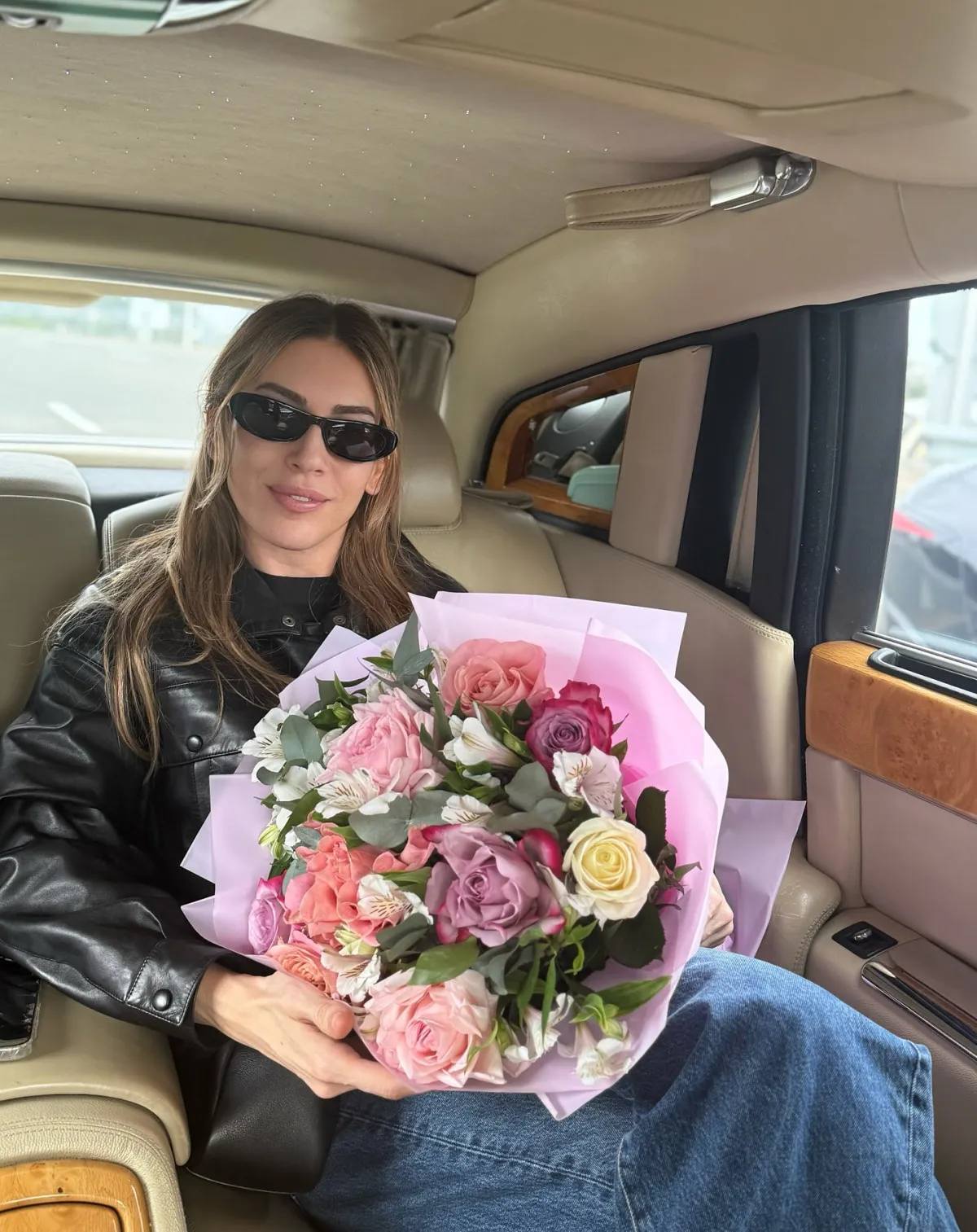 استقبال ویژه هواداران باکو از سینم کوبال با دسته گل بزرگ