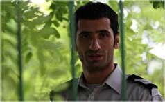 فیگور لش و لَمیده ایمان صفا در یک کافه سوژه شد! /آقای بازیگر خیلی احساس راحتی کرده ظاهرا!