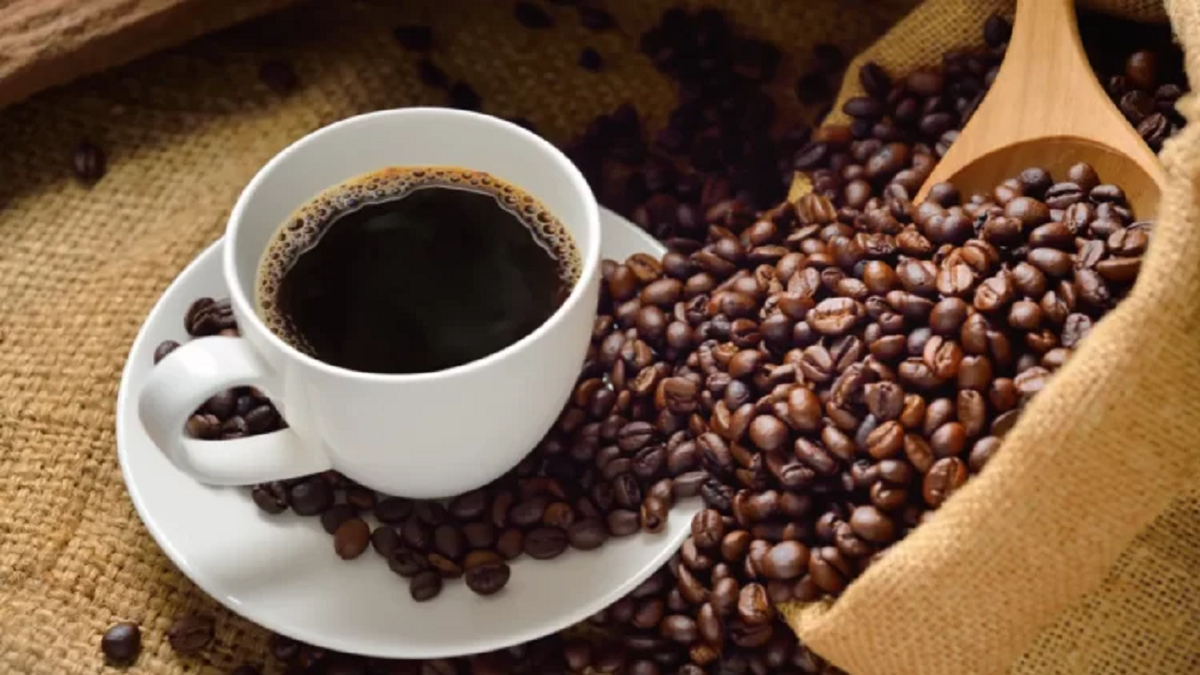 مصرف زیاد قهوه در بزرگسالان میتواند مشکل زا شود!