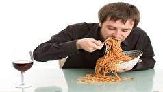 با سرعت غذا خوردن در هضم مشکل ایجاد میکند!