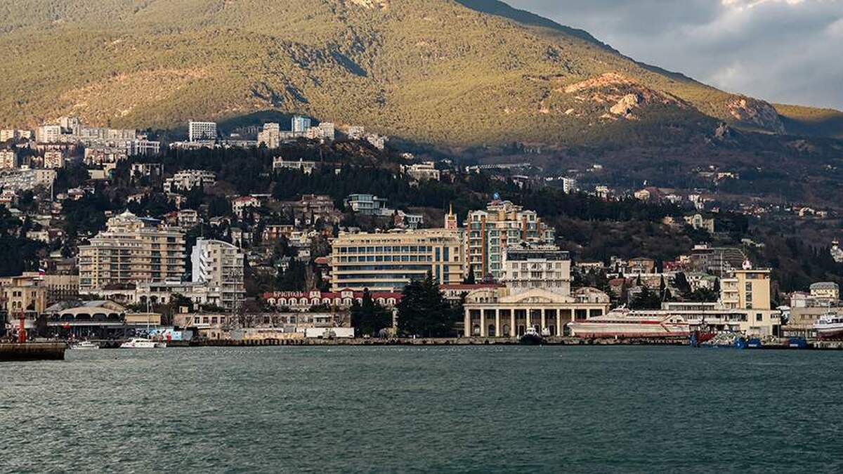 زلنسکی اظهار داشت که بازگرداندن کریمه به اوکراین غیرممکن است.