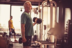 مایکل موزلی، متخصص تغذیه، تمرین با وزنه را برای طولانی‌تر کردن جوانی توصیه کرد