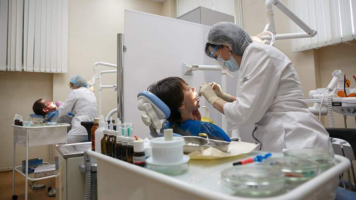 یک دندانپزشک علائم خطرناک دهانی را شناسایی کرده است.