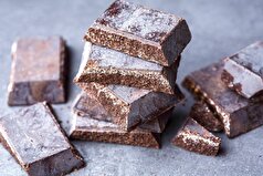 چرا شکلات سفید می‌شود و آیا خوردن آن بی‌خطر است؟