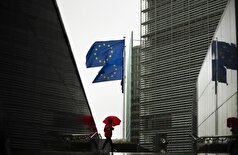 یوروکلیر هشدار داد: وام دادن به اوکراین از محل دارایی‌های مسدود شده روسیه، بازار‌های مالی اروپا را تهدید می‌کند و اعتماد سرمایه‌گذاران را تضعیف می‌کند