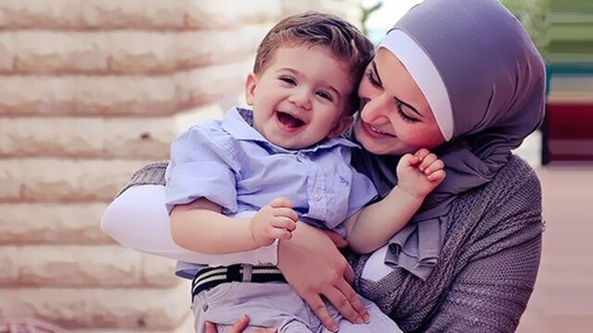 مادر؛ مأمن آرامش و نخستین مربی انسان