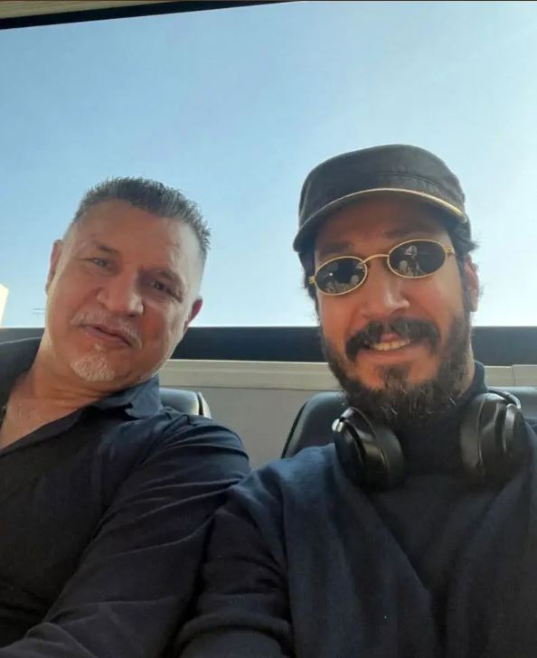 قاب گنگ از بهرام افشاری در کنار معروفترین گلزن ملی تاریخ فوتبال/با تیپ مشکی و عینک دودی! قاب گنگ از بهرام افشاری در کنار معروفترین گلزن ملی تاریخ فوتبال/با تیپ مشکی و عینک دودی!