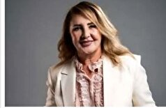 ژست مثلا خجالتی نوش آفرین در کنار بهروز وثوقی با چادر گل گلی!