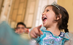 مسخره کردن کودکان نشانه چیست؟ این یک مشکل است؟