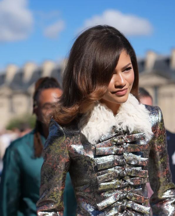 در فصل زمستان موهامو چه رنگی کنم که جلوه بهتری داشته باشه؟ در فصل زمستان موهامو چه رنگی کنم که جلوه بهتری داشته باشه؟