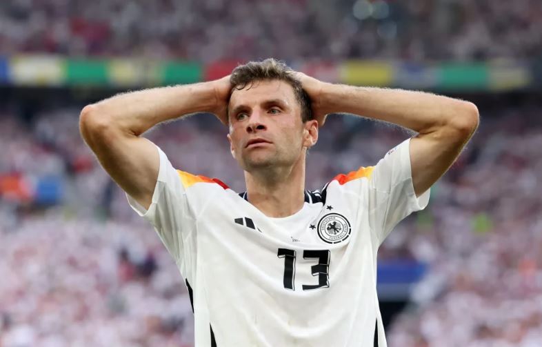 ۹ بازیکن که نامشان در فهرست ۱۰۰ فوتبالیست برتر تاریخ خالی است ۹ بازیکن که نامشان در فهرست ۱۰۰ فوتبالیست برتر تاریخ خالی است