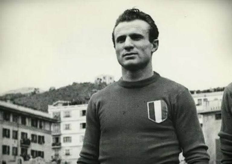 ۹ بازیکن که نامشان در فهرست ۱۰۰ فوتبالیست برتر تاریخ خالی است ۹ بازیکن که نامشان در فهرست ۱۰۰ فوتبالیست برتر تاریخ خالی است