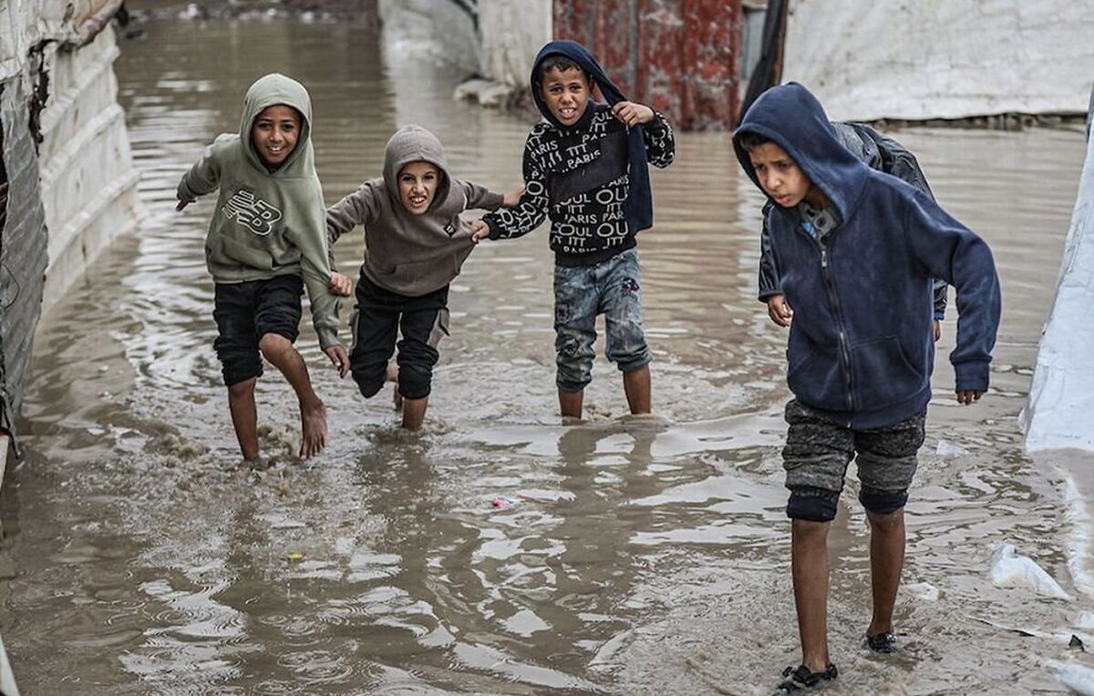 تخریب بیش از ۲۲ هزار چادر آوارگان فلسطینی در غزه به دلیل بارش باران