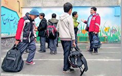 حمل کیف‌های سنگین توسط دانش‌آموزان و بلایی که سر اسکلت آنها می‌آورد!