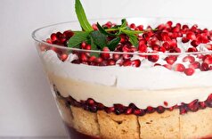 ترایفل انار؛ یک دسر لایه لایه و وانیلی که ازش سر نمی‌شید!