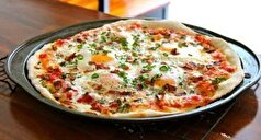 دستور تهیه پیتزا گوشت و نیمرو یه ترکیب متفاوت، اما خوشمزه