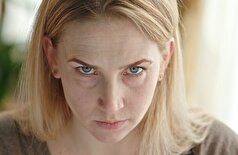 چرا زنان در پنهان کردن ناراحتی‌های روانی خود تا این حد ماهر هستند؟