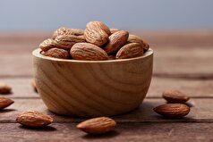 بادام سطح کلسترول خون را کاهش می‌دهد