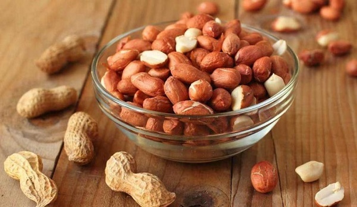 مصرف روزانه بادام‌زمینی بیماری‌ها و پیری را از شما دور میکند!