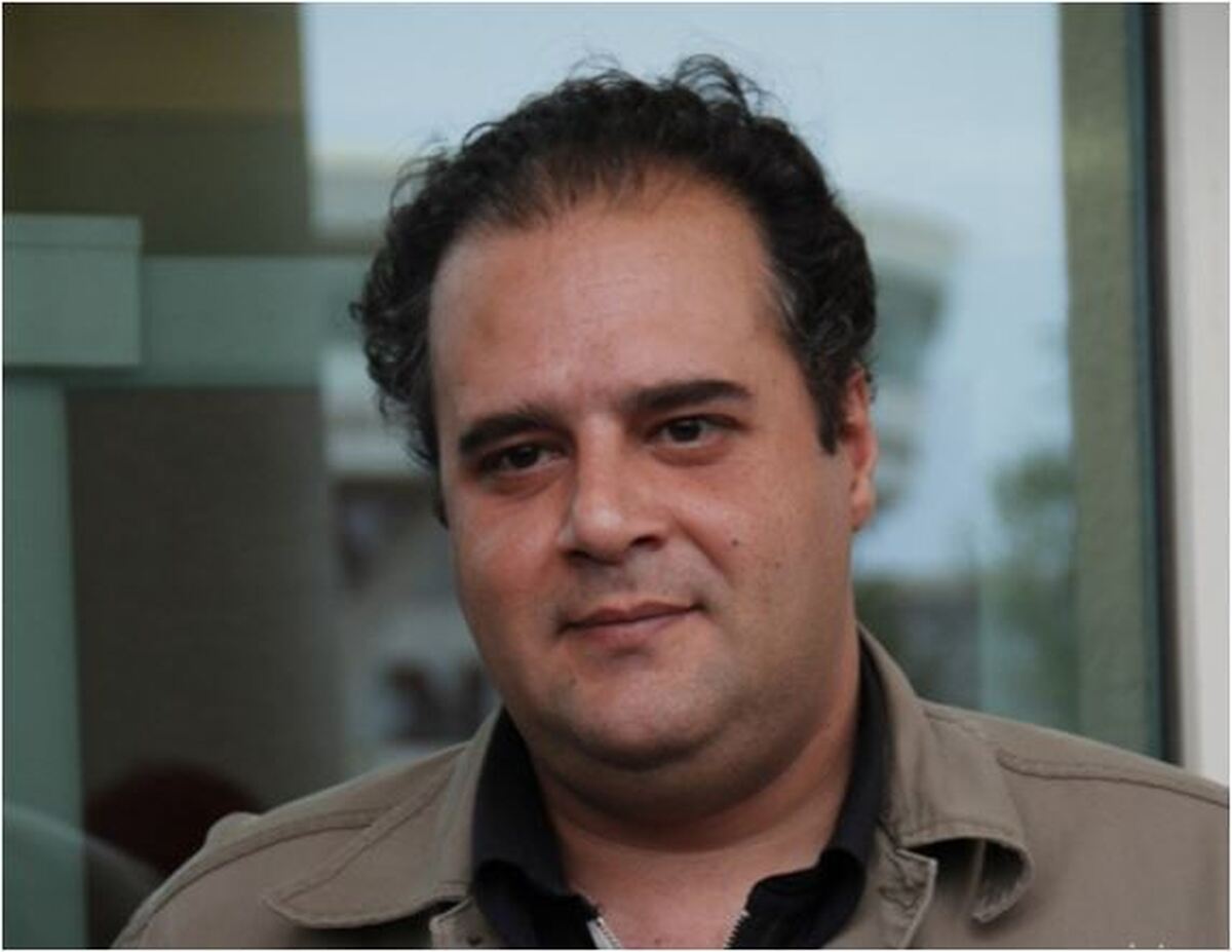 سلفی صمیمانه هومن برق نورد با بازیگر خردسال در پشت صحنه سریال «دودکش ۲»