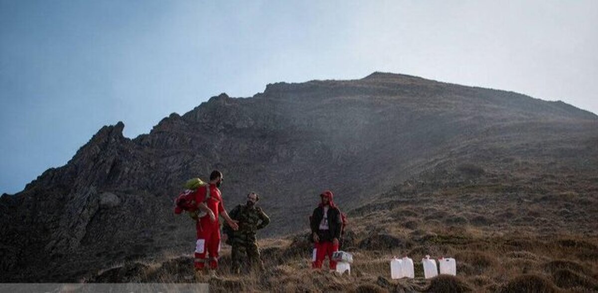 خدمات‌رسانی ۱۸ تیم عملیاتی هلال احمر در اطفای حریق جنگل‌های الیت