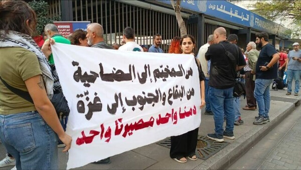 تظاهرات لبنانی‌ها در محکومیت استمرار حملات متجاوزانه رژیم صهیونیستی و تاکید بر حق مقاومت