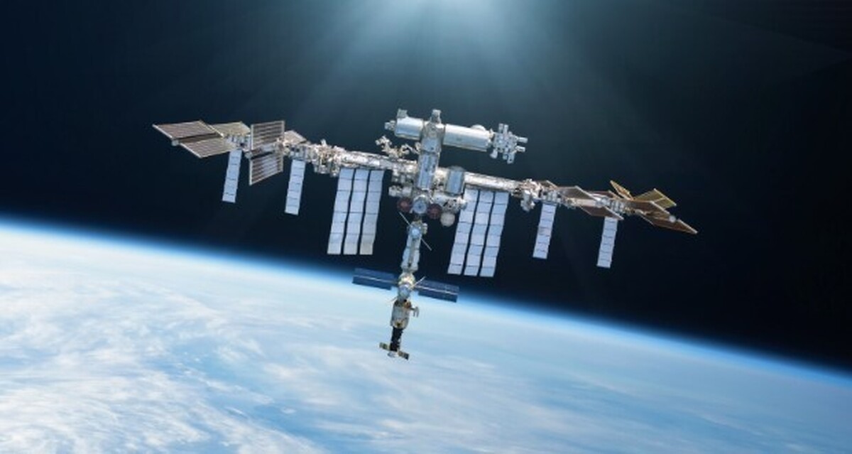 چه تعداد از افراد در ایستگاه فضایی بین المللی زندگی میکنند؟