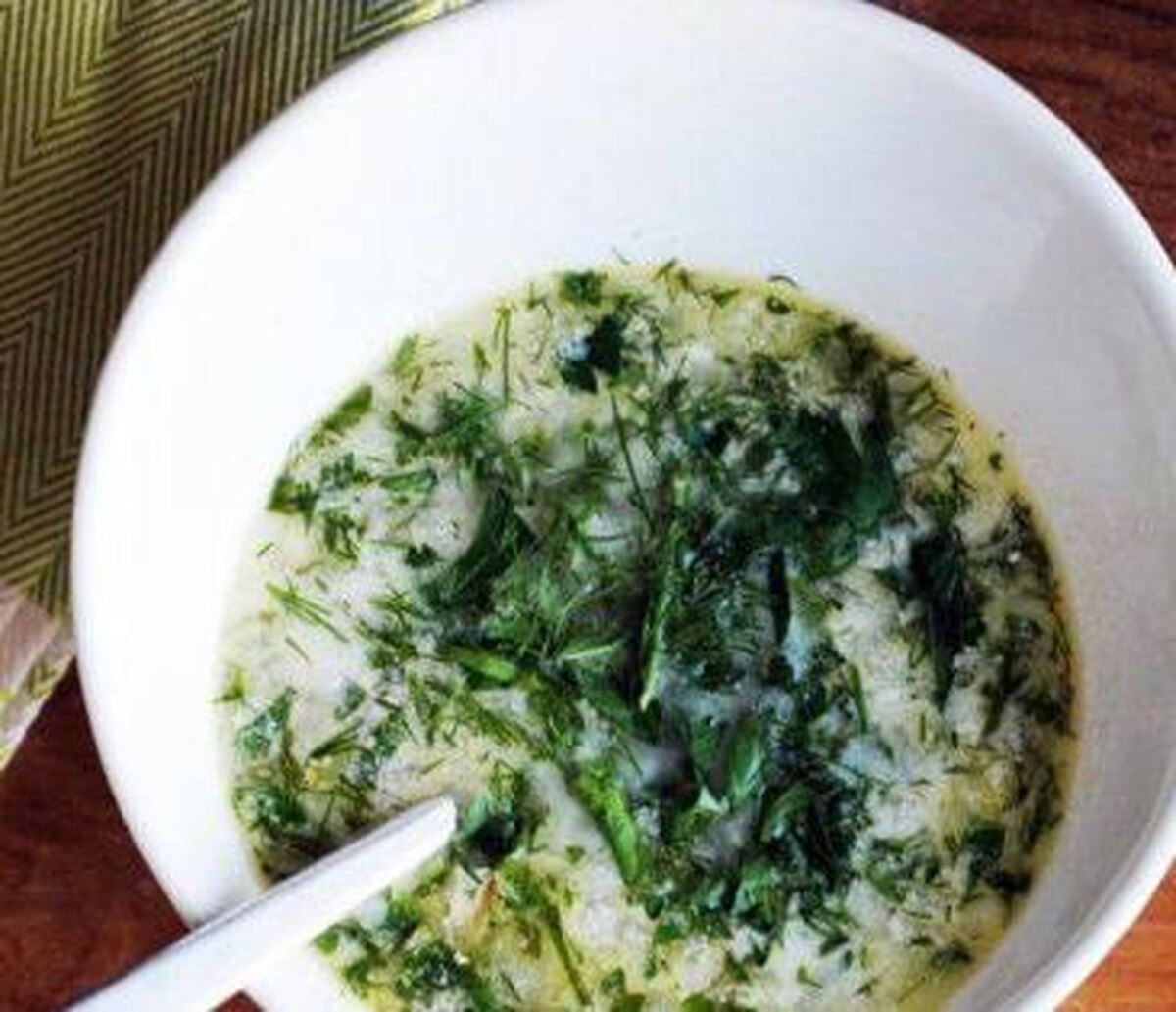 دستور پخت سوپ شوید، جو و ماست برای عصرانه