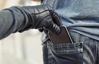 ویدئو| او مثل یک مست نزدیک می‌شود... می‌رقصد، سپس می‌دزدد! صحنه‌ای غافلگیرکننده در شهر ناتینگهام بریتانیا