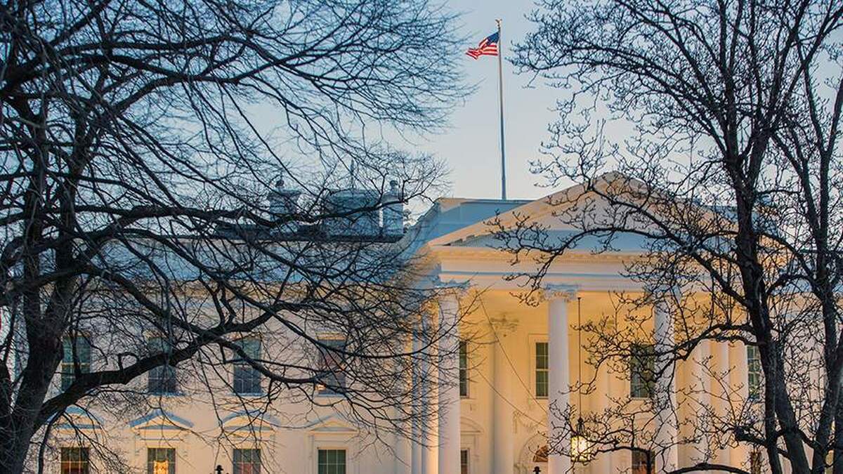 کاخ سفید انتقاد‌ها مبنی بر اینکه ایالات متحده از یکی از طرفین درگیری در اوکراین حمایت می‌کند را رد کرد.