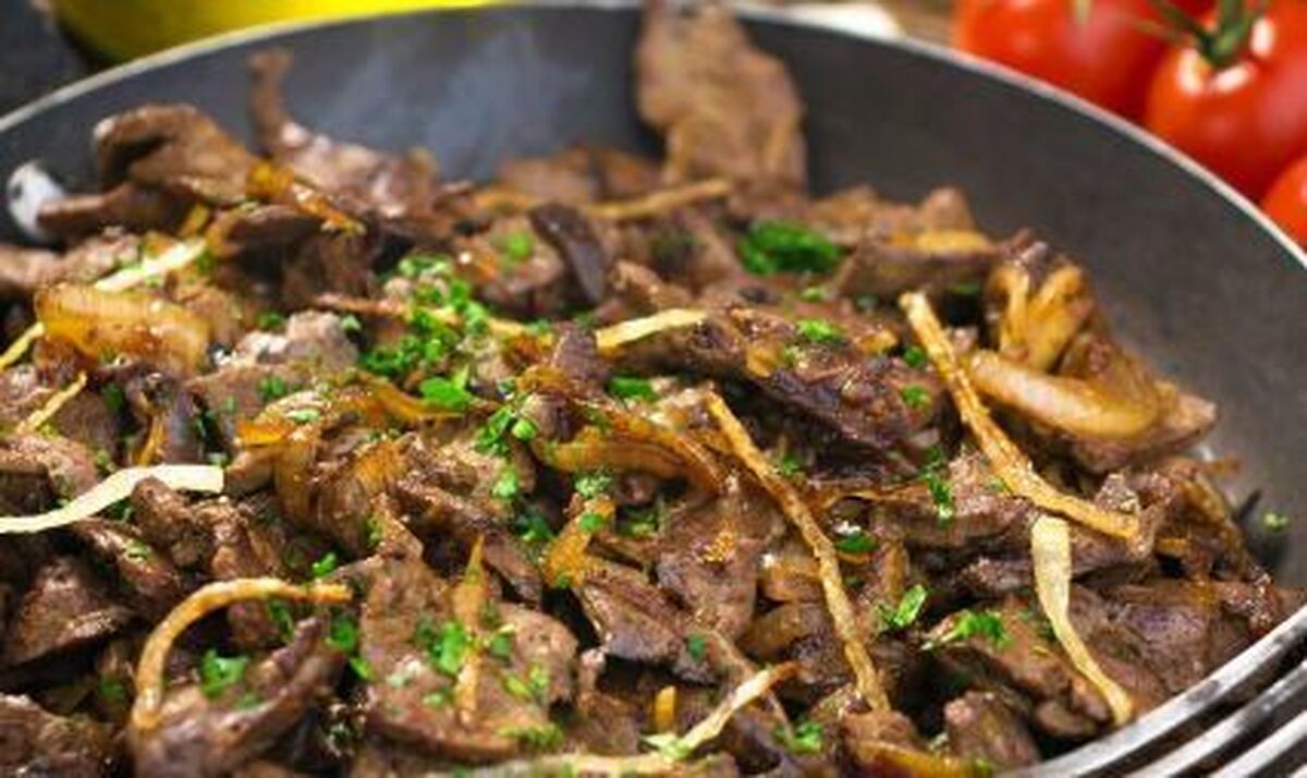 برای صبحانه خوراک ایتالیایی فگاتو ترکیبی لذیذ از جگر گوسفندی با قارچ را تدارک ببینید