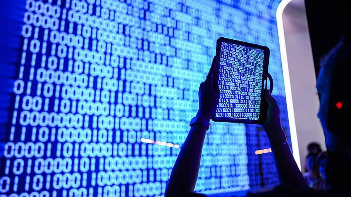 سی‌بی‌اس نیوز گزارش داد که ترامپ برنامه جنسیس را برای معرفی هوش مصنوعی به علم راه‌اندازی کرده است.