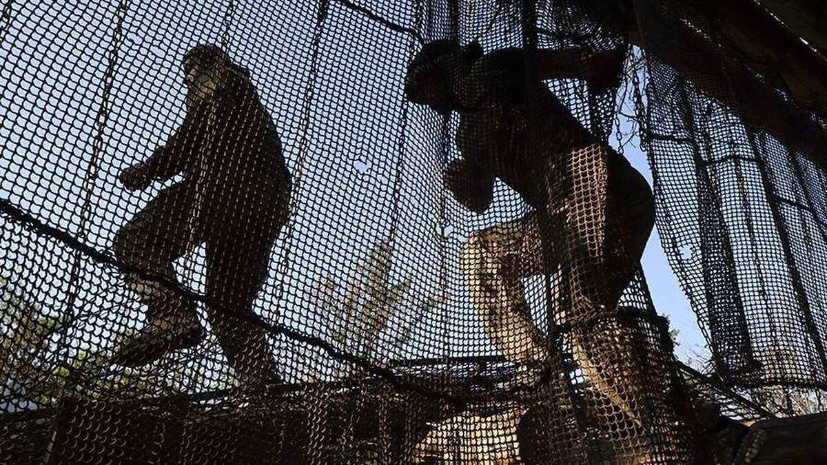 نیرو‌های مسلح اوکراین شروع به اعزام اوکراینی‌های تبعید شده از لهستان به خطوط مقدم کردند.