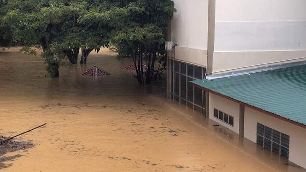 تعداد افرادی که به دلیل سیل در مالزی مجبور به ترک خانه‌های خود شده‌اند، از مرز ۲۰ هزار نفر گذشت.