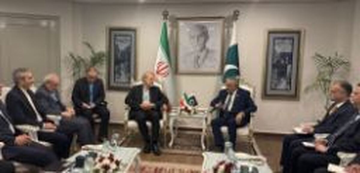 دیدار لاریجانی با وزیر خارجه پاکستان/ تاکید اسلام‌آباد بر اهمیت روابط برادرانه با تهران