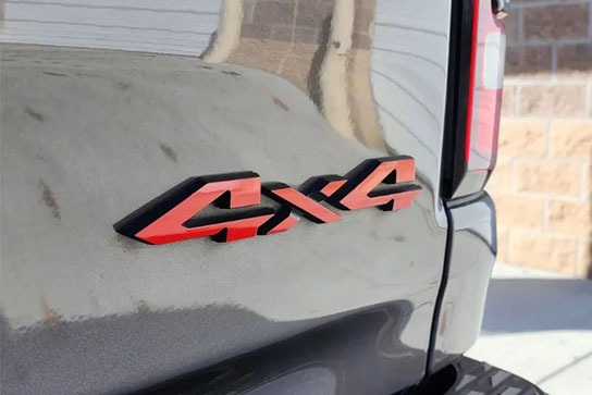 عبارت ۴x۴ روی ماشین‌ها به چه معناست؟