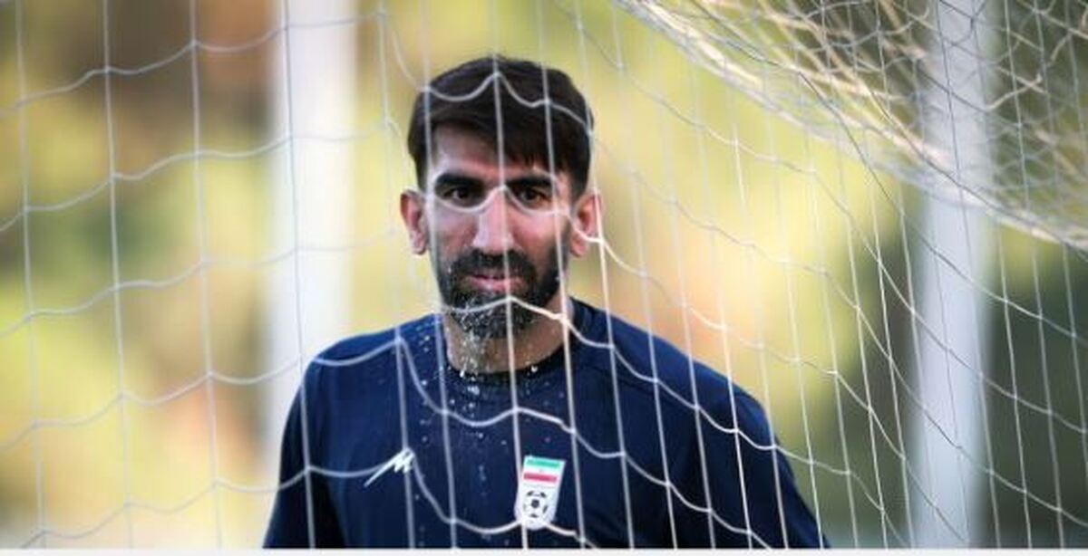 دروازه بان اول تراکتور رو دست مهدی رحمتی بلند شد