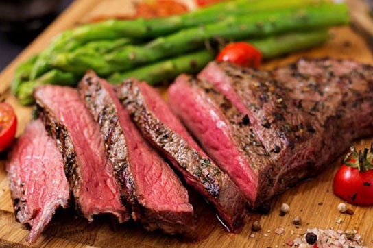 با این روش ساده، گوشتی نرم و خوش طعم بپزید